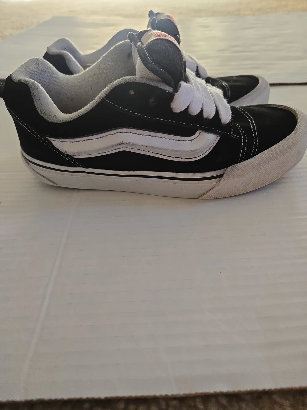 VANS Unisex Kids Black/White Low Top Lace-Up Sneakers Logo Accent Round Toe